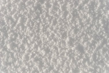 Beyaz saf kar dokusu, taze kar dokusu arkaplanı, sert karlı yüzey.