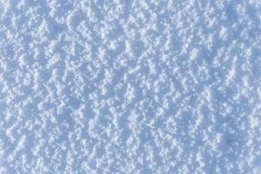Beyaz saf kar dokusu, mavi tonda taze kar dokusu, sert karlı yüzey. (