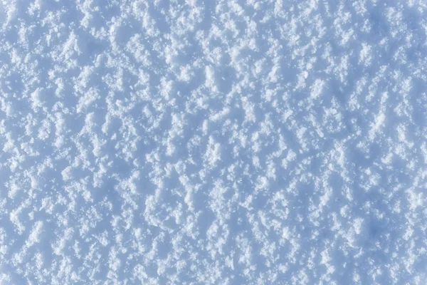 Beyaz saf kar dokusu, mavi tonda taze kar dokusu, sert karlı yüzey. (