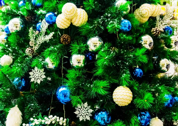 Geschmückter Weihnachtsbaum Hintergrund Schöne Tanne Mit Neujahrsspielzeug Dekoriert Weihnachtskugeln Dekoration — Stockfoto