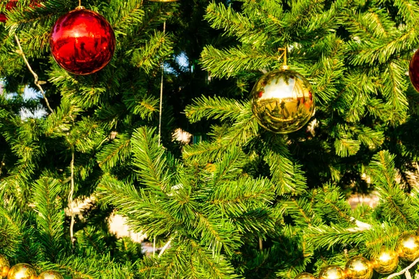Fondo Decorado Del Árbol Navidad Hermoso Árbol Piel Navidad Decorado — Foto de Stock