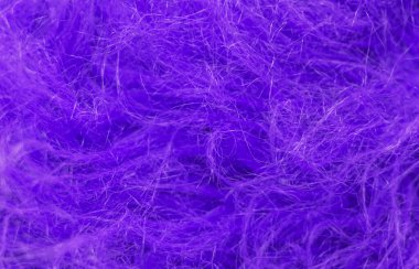Mor tüylü yün dokusu, pembe hayvan tüyü arka planı, boyanmış kürk dokusu.