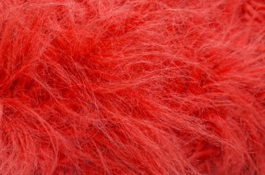 Kırmızı kabarık yün dokusu, hayvan yünü arka planı, boyanmış kürk dokusu yakın plan.