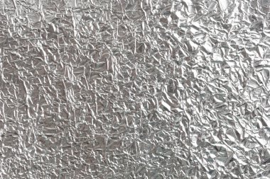 Gümüş kırışık folyo arka plan dokusu, buruşuk alüminyum folyo, soyut parlak arkaplan