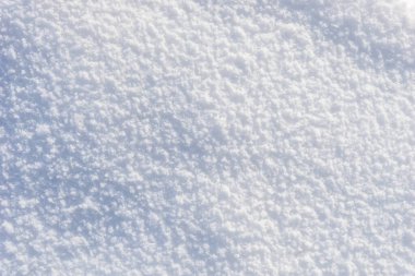 Güneşte parlayan beyaz kar dokusu, taze kar dokusunun arka planı