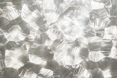 Işıklı camların beyaz kabartma dokusu, flaşlı flaşlı gri cam, pencere desenli cam pürüzsüz doku, dekoratif arkaplan soyutlaması