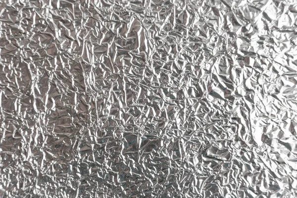 Gümüş kırışık folyo arka plan dokusu, buruşuk alüminyum folyo, soyut parlak arkaplan