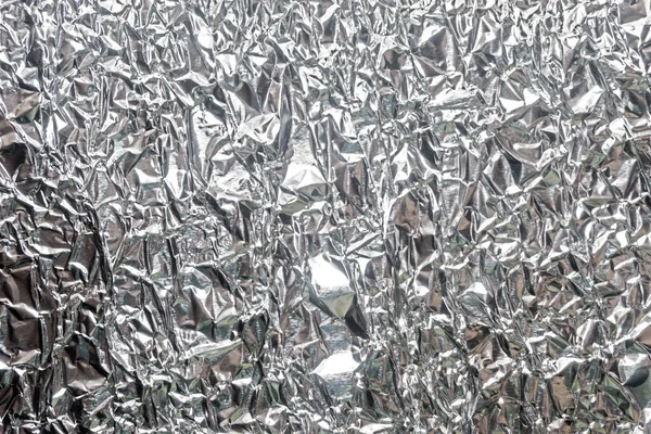 Gümüş kırışık folyo arka plan dokusu, buruşuk alüminyum folyo, soyut parlak arkaplan