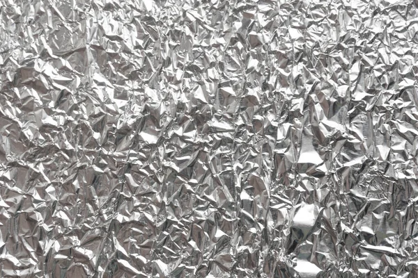 Gümüş kırışık folyo arka plan dokusu, buruşuk alüminyum folyo, soyut parlak arkaplan