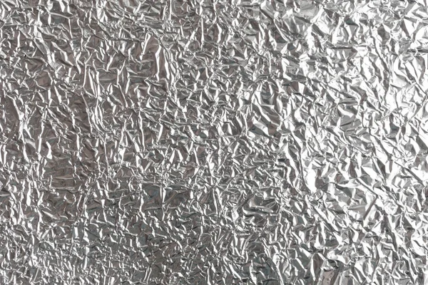 Gümüş kırışık folyo arka plan dokusu, buruşuk alüminyum folyo, soyut parlak arkaplan