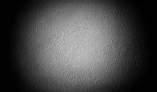 Koyu kenarlı beyaz beton duvar, parlak lekeli koyu alçı duvar, tasarımcılar için arka plan, siyah vignette ile beton duvar dokusu