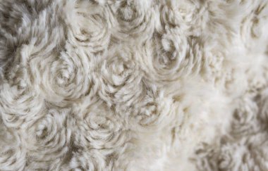 Beyaz yün dokusu, pamuk, beyaz yün, hafif doğal koyun yünü, beyaz tüylü kürk dokusu, beyaz halı, makro, örgü desenli beyaz yünü kapat, peluş yün