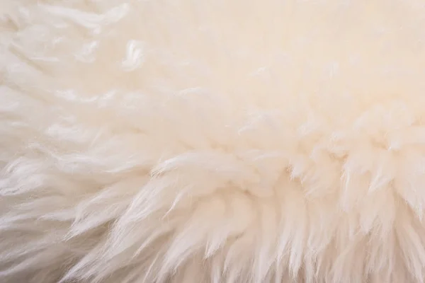 ホワイトウールの質感の背景 綿ウール ホワイトナチュラル羊のウール ベージュふわふわの毛皮 フラグメントホワイトカーペット 織りパターンの詳細とクローズアップライトウール ねじれと工場生地素材 — ストック写真