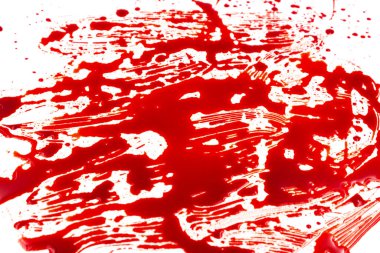 Beyaz arka planda kanlı sıçramalar ve damlalar. Damlayan ve takip eden kırmızı kan (boya)