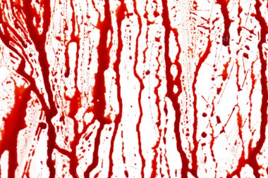 Beyaz arka planda izole edilmiş kan damlıyor. Akan kırmızı kan damlalar, damlalar ve izler