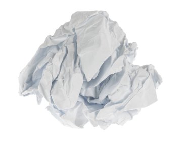 Buruşmuş kağıt yığını beyaz arkaplan kırpma yolunda izole edildi. Bozuk kağıt parçası.