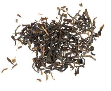 Kurumuş çay yaprakları beyaz arkaplan dokusunda izole.