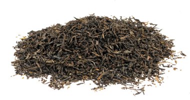 Kurumuş çay yaprakları beyaz arkaplan dokusunda izole.