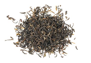 Kurumuş çay yaprakları beyaz arkaplan dokusunda izole.