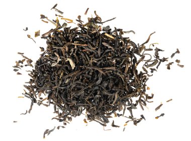 Kurumuş çay yaprakları beyaz arkaplan dokusunda izole.