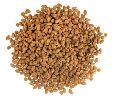 Hayvanlar için yiyecek izole edilmiş beyaz arka plan. Kuru kedi ve köpek maması dokusu. Evcil hayvan yemeği arkaplanı kapat