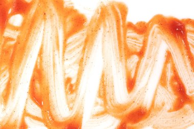 Beyaz arka planda domates ketçap sosu. Noktalar ve çizgiler ketçap dokusu