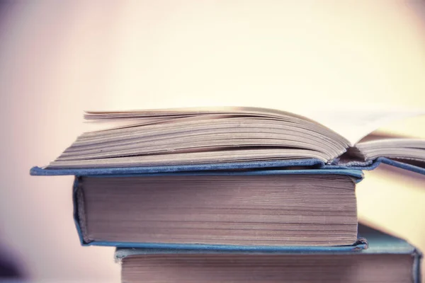 Close Pile Group Books One Empty Open Top Front View — Stock Photo, Image