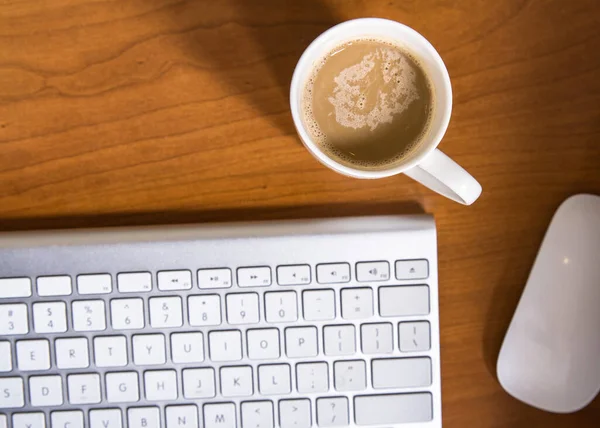 Office Desk Table Computer Keyboard Coffee Cup Desk — Stock Photo, Image