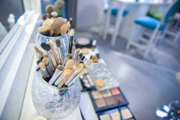 Maquillaje Cepillos Cosméticos Tocador Las Mujeres Belleza Artistas Herramientas — Foto de Stock