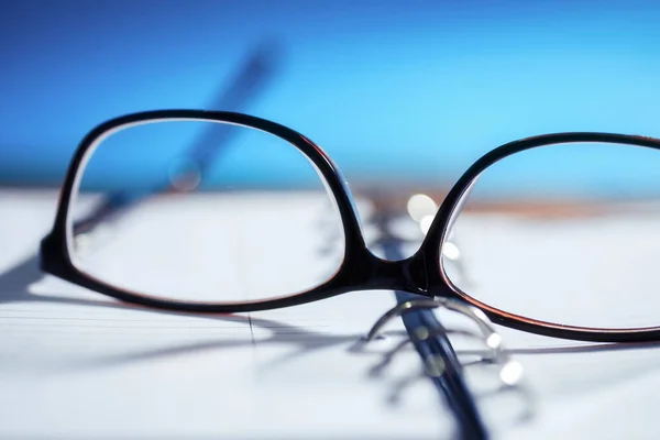 Brýle Notepadu Des — Stock fotografie