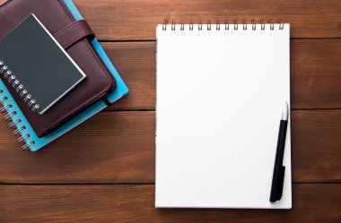 sekmedeki farklı not defterleri ve kalemler