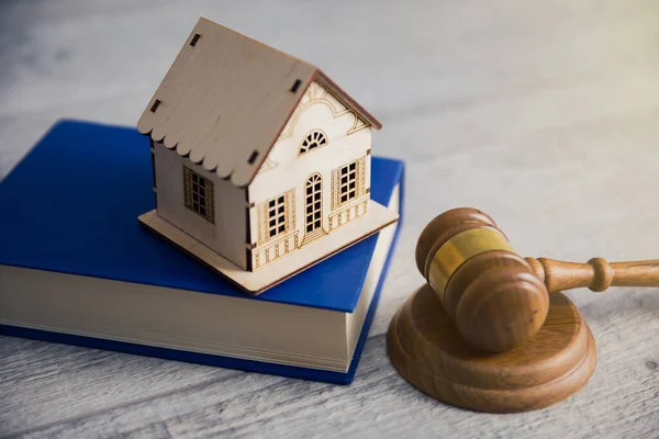 House Model Book Judge Tabl — Stock Photo, Image