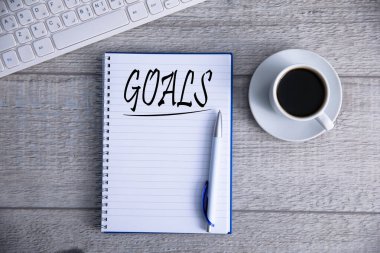 klavye ile birlikte not defterindeki hedef metni