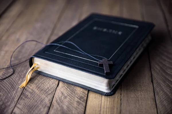 Cruz Biblia Des —  Fotos de Stock