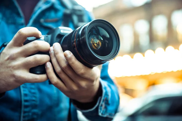 Fotógrafo Câmera Mão Stree — Fotografia de Stock