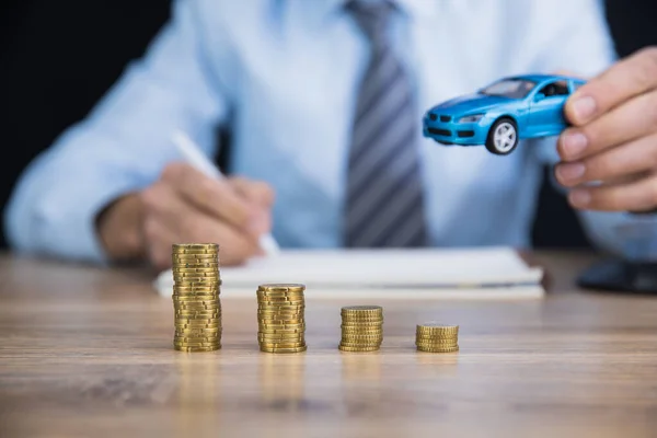 Hombre Mano Coche Con Monedas Des — Foto de Stock