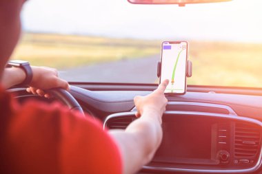 natur haritalı sürücü cep telefonu