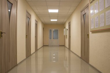 Parlak yeni Resepsiyon oda parlak renklerde hastanede