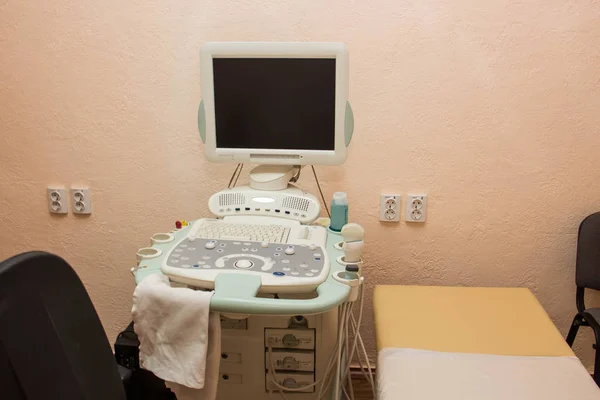 Apparatus for ultrasound examination in a bright room
