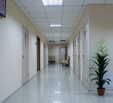 Parlak yeni Resepsiyon oda parlak renklerde hastanede