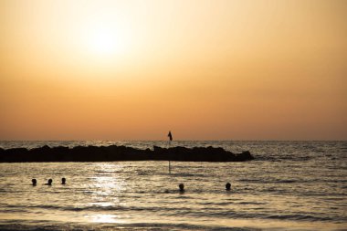 Akdeniz güzel güzel gün batımı