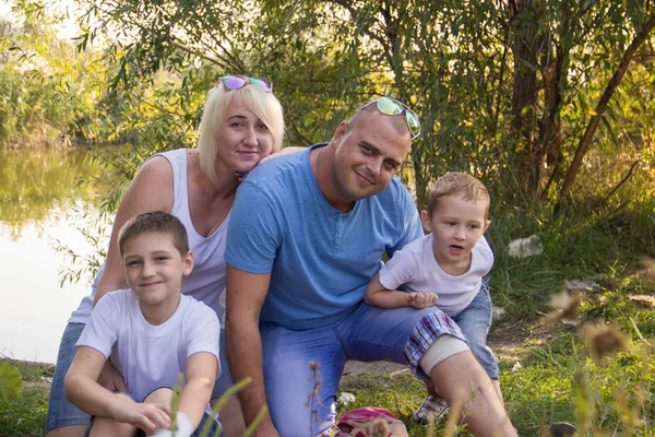 Big Happy Family Four Resting Playing Nature White Shirts Blue — Stock Photo, Image