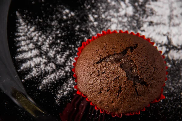 Muffins Chocolate Fundo Escuro Com Açúcar Confeiteiro — Fotografia de Stock