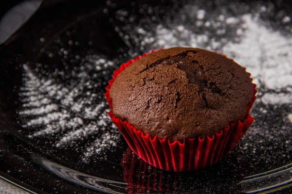 Muffins Chocolate Fundo Escuro Com Açúcar Confeiteiro — Fotografia de Stock