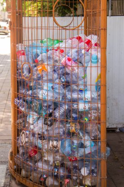 Plastik kaplar için enkaz ayırmak için özel demir kafes tank