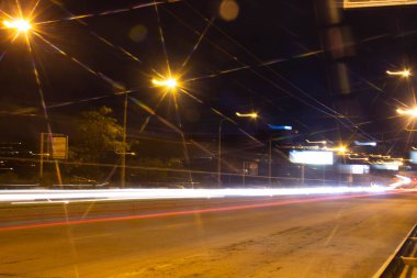 Gece yolu. Dondurulmuş ışık fenerleri. Dondurur
