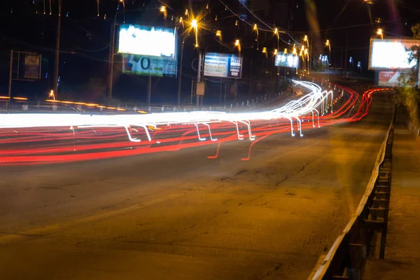 Gece yolu. Dondurulmuş ışık fenerleri. Dondurur