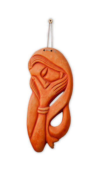 Ремесленное человеческое лицо из глины. Натуральный терракотовый цвет, изоляция и белый фон. Ресурс графики.