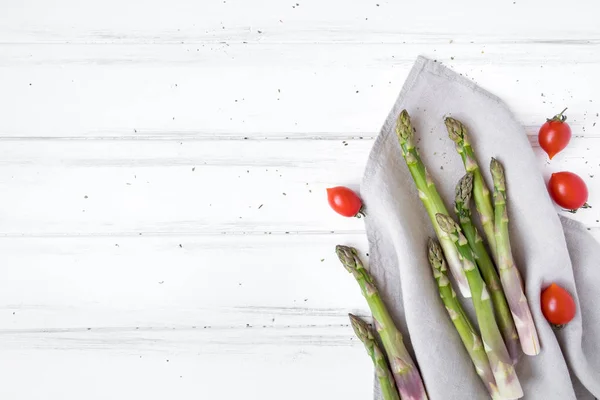 Ingredienti Cucinare Una Sana Colazione Dietetica Asparagi Freschi Pomodori Tavolo — Foto Stock