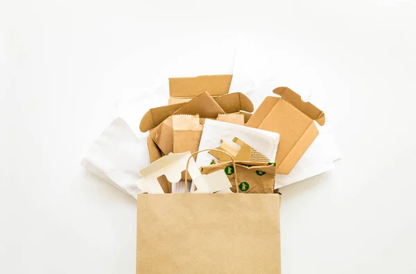 Samenstelling Met Bruine Witte Eco Papier Van Gebruikte Dozen Pakketten — Stockfoto